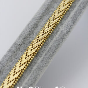 Xuping 14K Altın Rengi V Örgü Form İnce Top Detaylı Bileklik (17,5 cm – 8 mm Genişlik) - Görsel 4