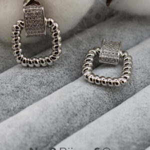 Xuping Gümüş Rengi Kare Formlu Burgu Detaylı Zirkon Taşlı Modern Küpe - Görsel 1