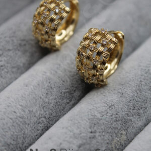 Xuping 14K Altın Rengi Örgü Formlu Mini Taşlı Geniş Halka Küpe - Görsel 1