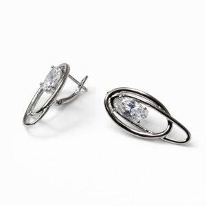 Akışkan Oval Hatlı Gümüş Renk Taş Detaylı Küpe - Görsel 2